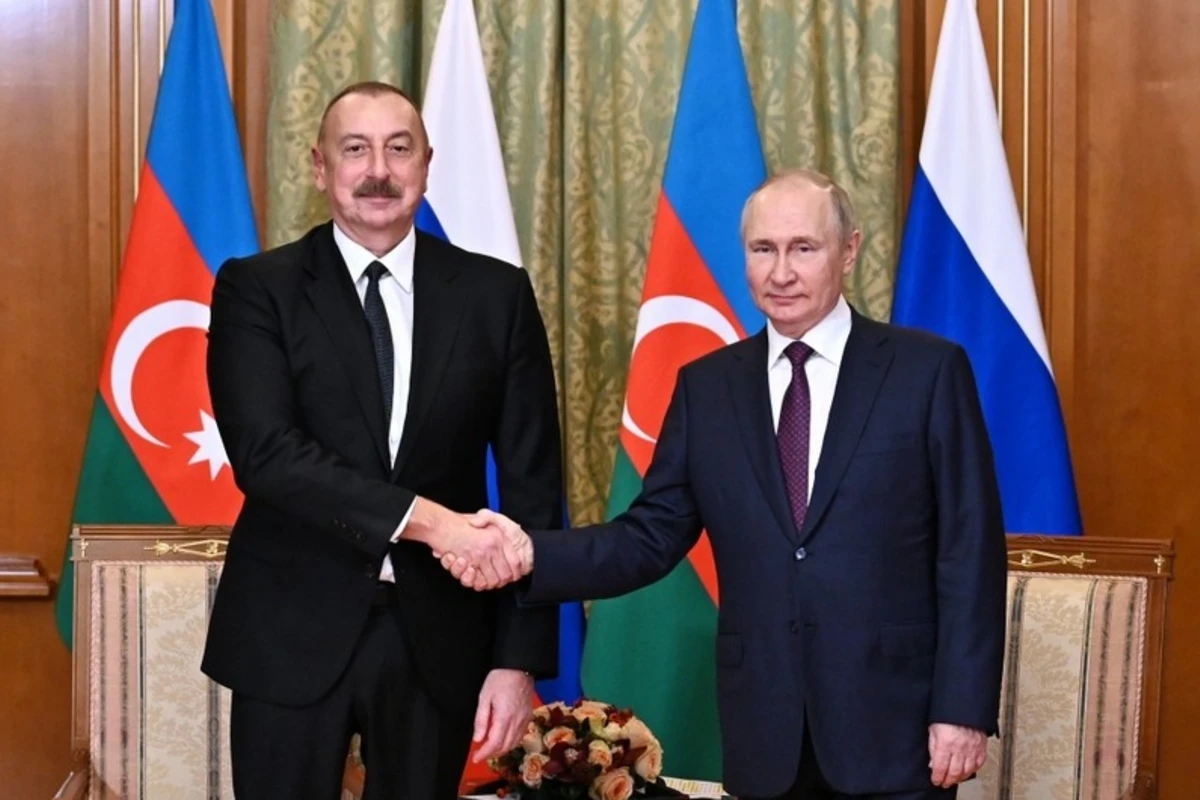 Владимир Путин позвонил Ильхаму Алиеву