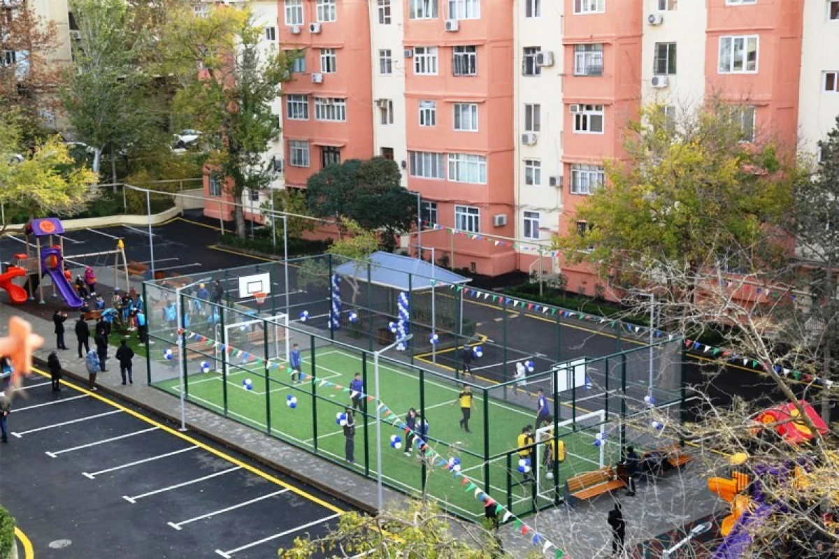 Bakıda daha bir həyət yenilənib - FOTO