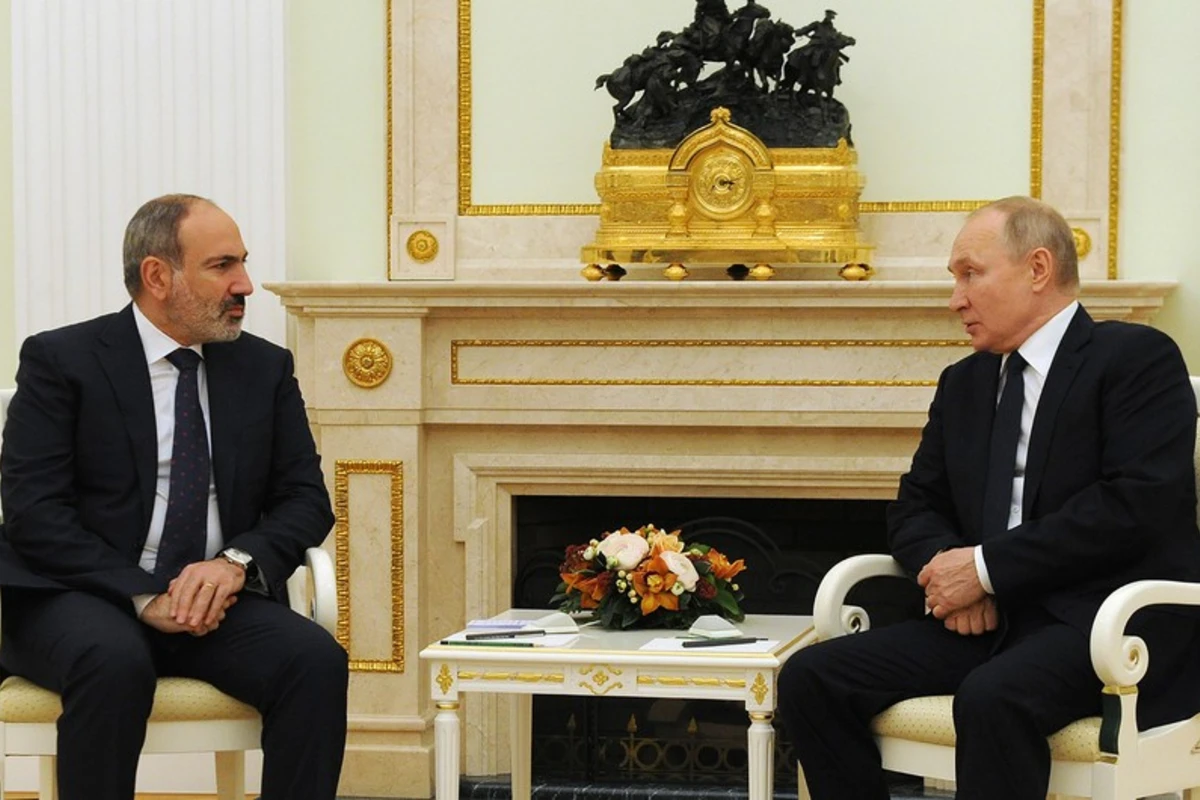 Putin Paşinyanla İrəvanda görüşdü