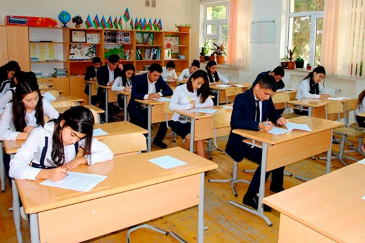 Deputat: “1 200 yerlik məktəbdə 4 500 şagird oxuyur” Deputat: “1 200 yerlik məktəbdə 4 500 şagird oxuyur”