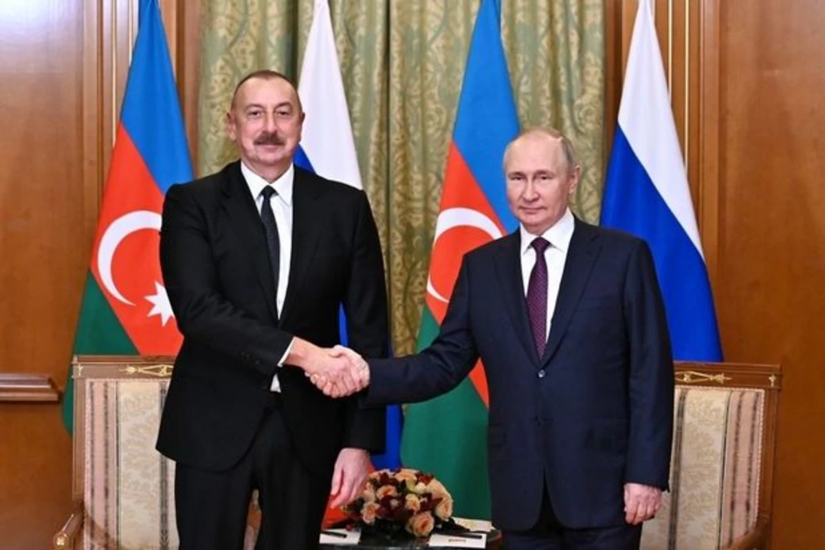 Владимир Путин позвонил Президенту Ильхаму Алиеву