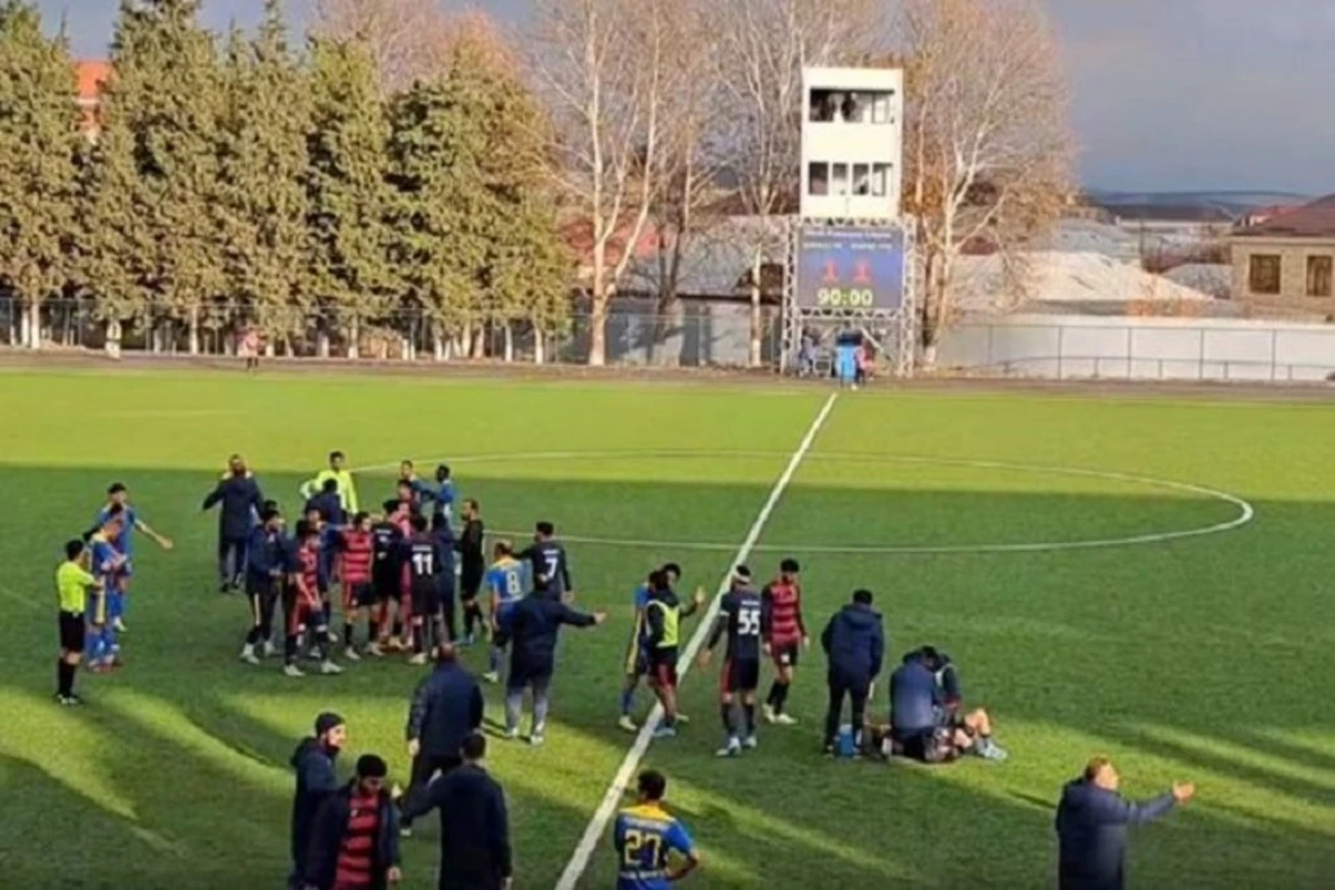 Azərbaycan Premyer Liqası oyununda insident baş verib - VİDEO
