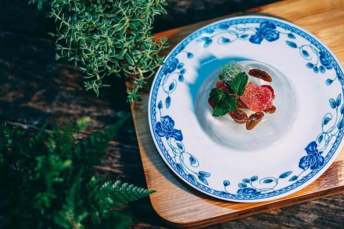 Ученые выяснили, в тарелках какого цвета еда кажется невкусной