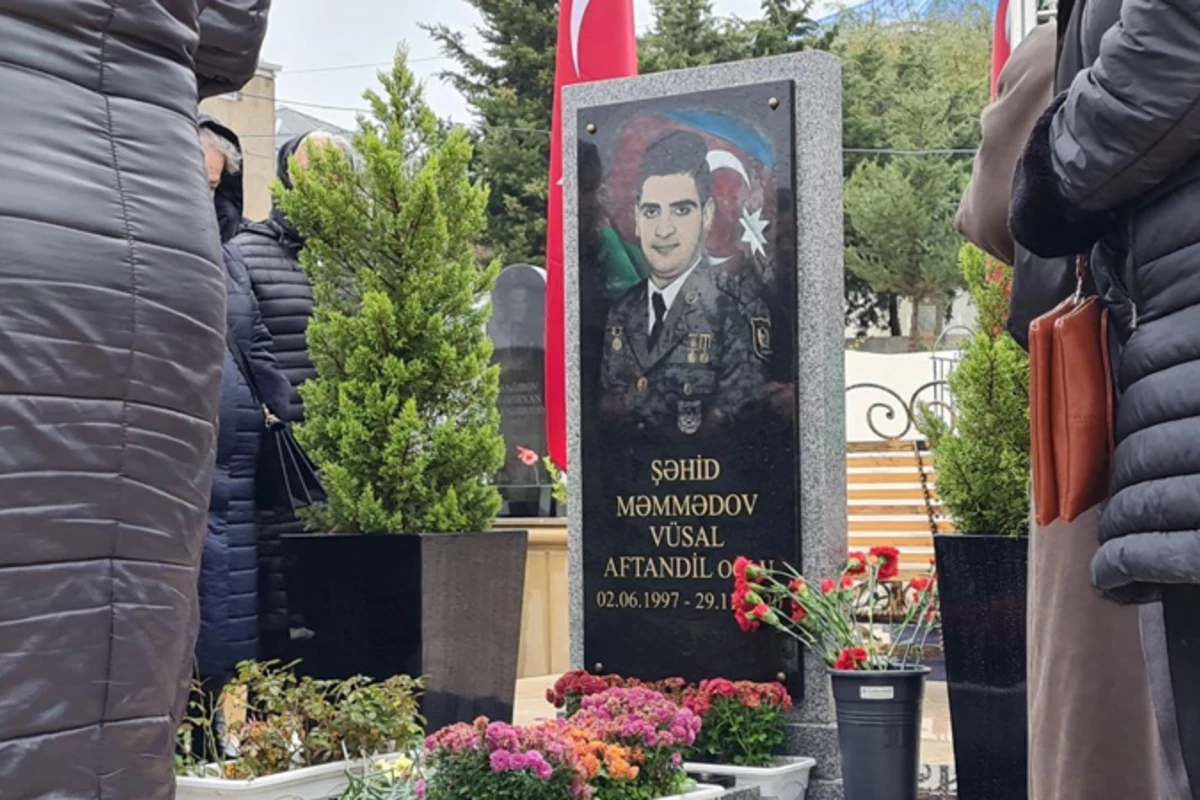 Cəsur döyüşçünün dəfnindən 2 il keçir - FOTO Cəsur döyüşçünün dəfnindən 2 il keçir - FOTO