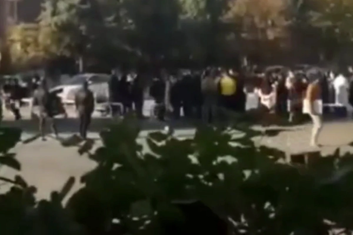 В Тегеране медсесетры проводят акцию протеста - ВИДЕО В Тегеране медсесетры проводят акцию протеста - ВИДЕО