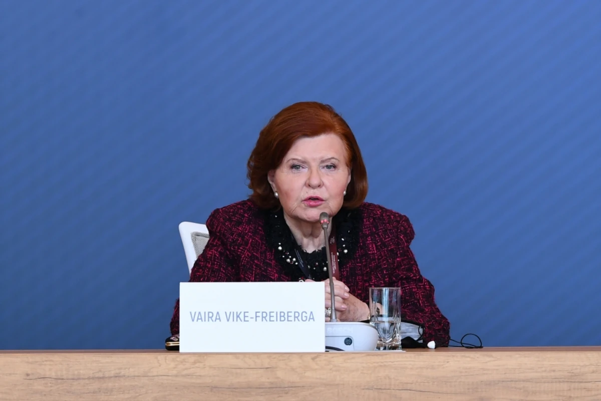 Президент Азербайджана наградил Вайру Вике-Фрейбергу