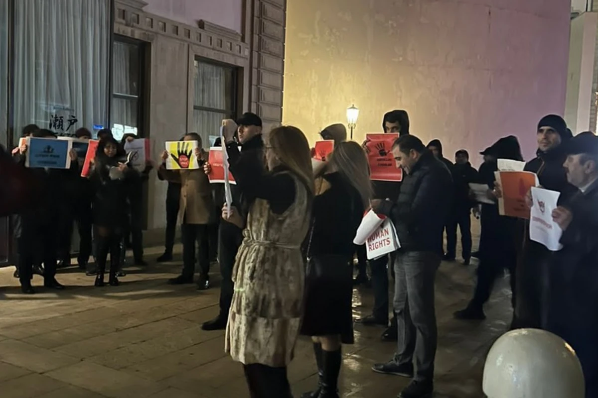 Bakıda anti-Türkiyə filminin nümayişinin planlaşdırılmasına görə etiraz aksiyası keçirilib - FOTO/VİDEO