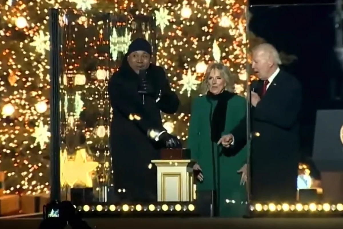 Байден вместе с женой и рэпером LL Cool J зажгли огни на главной елке США - ВИДЕО