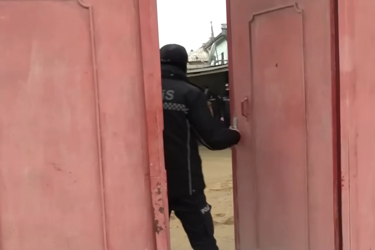 Задержан подозреваемый в жестоком убийстве трех членов семьи в поселке Бузовна