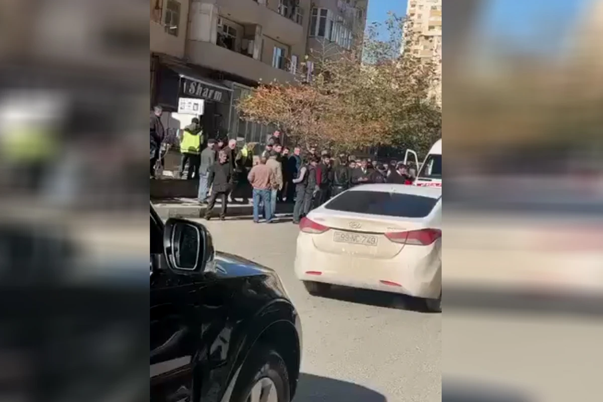 Bakıda küçə ticarəti ilə məşğul olan müharibə iştirakçısı özünü yandırmağa cəhd etdi - VİDEO