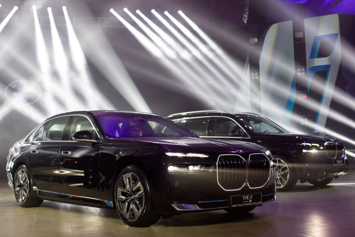 Компания Improtex Motors представила новую BMW 7 - ФОТО/ВИДЕО