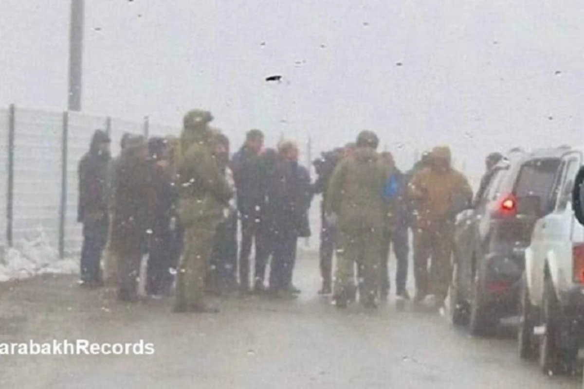 Азербайджанские специалисты в Ханкенди: движение по Лачынскому коридору восстановлено - ОБНОВЛЕНО + ФОТО/ВИДЕО
