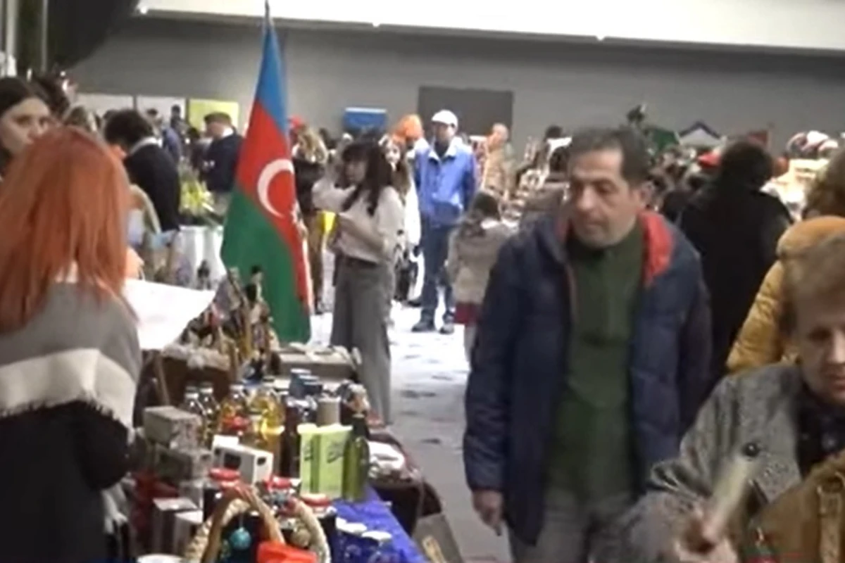 Tbilisidə Qış xeyriyyə yarmarkasında Azərbaycan guşəsi - VİDEO