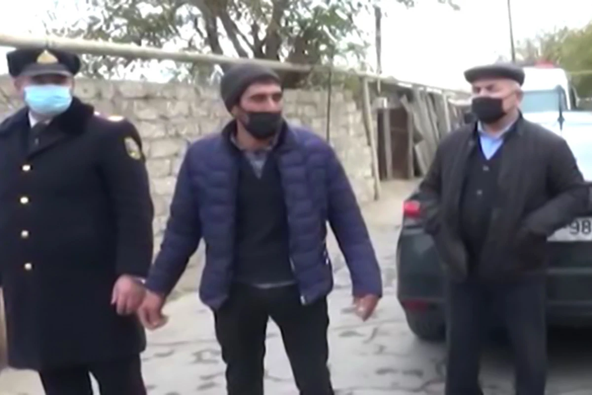 Üç uşaq anasını öldürən ərin cinayət işi: “Bıçağı xirtdəyindən soxdum, özü çıxardı” - FOTO Üç uşaq anasını öldürən ərin cinayət işi: “Bıçağı xirtdəyindən soxdum, özü çıxardı” - FOTO