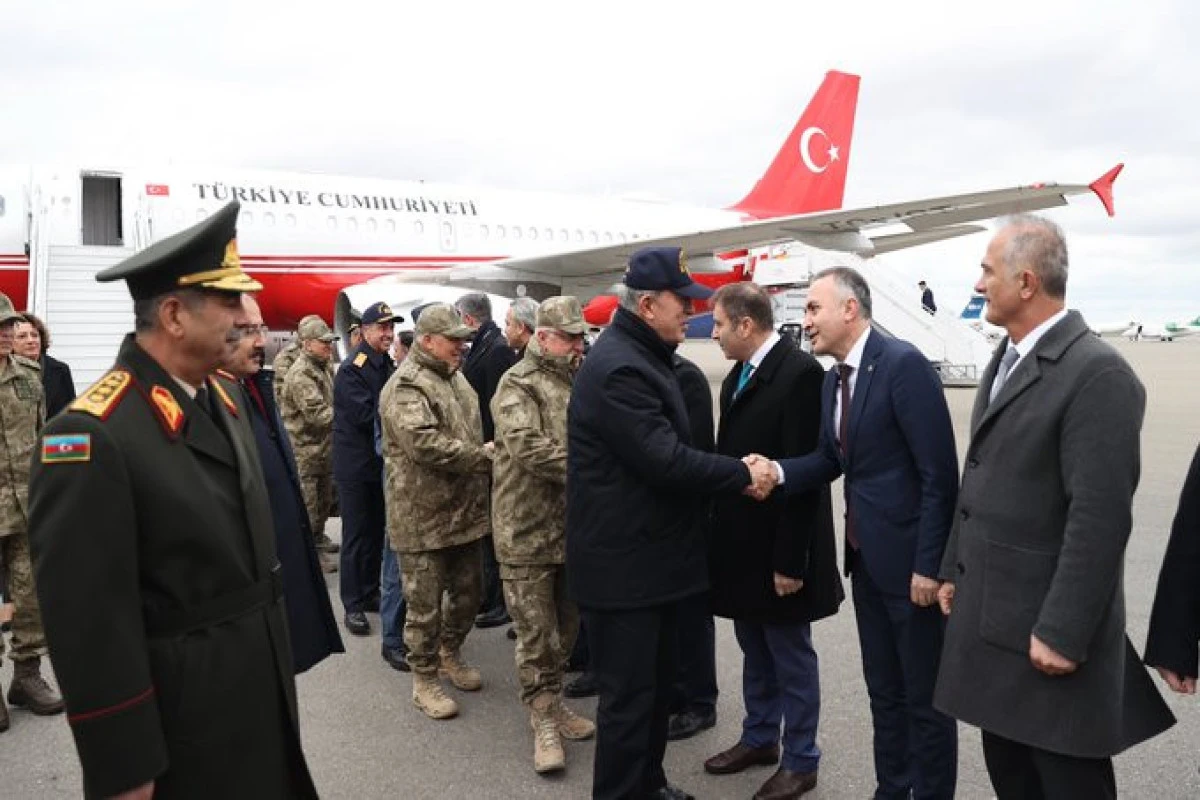 Türkiyənin müdafiə naziri Azərbaycana gəlib - YENİLƏNİB