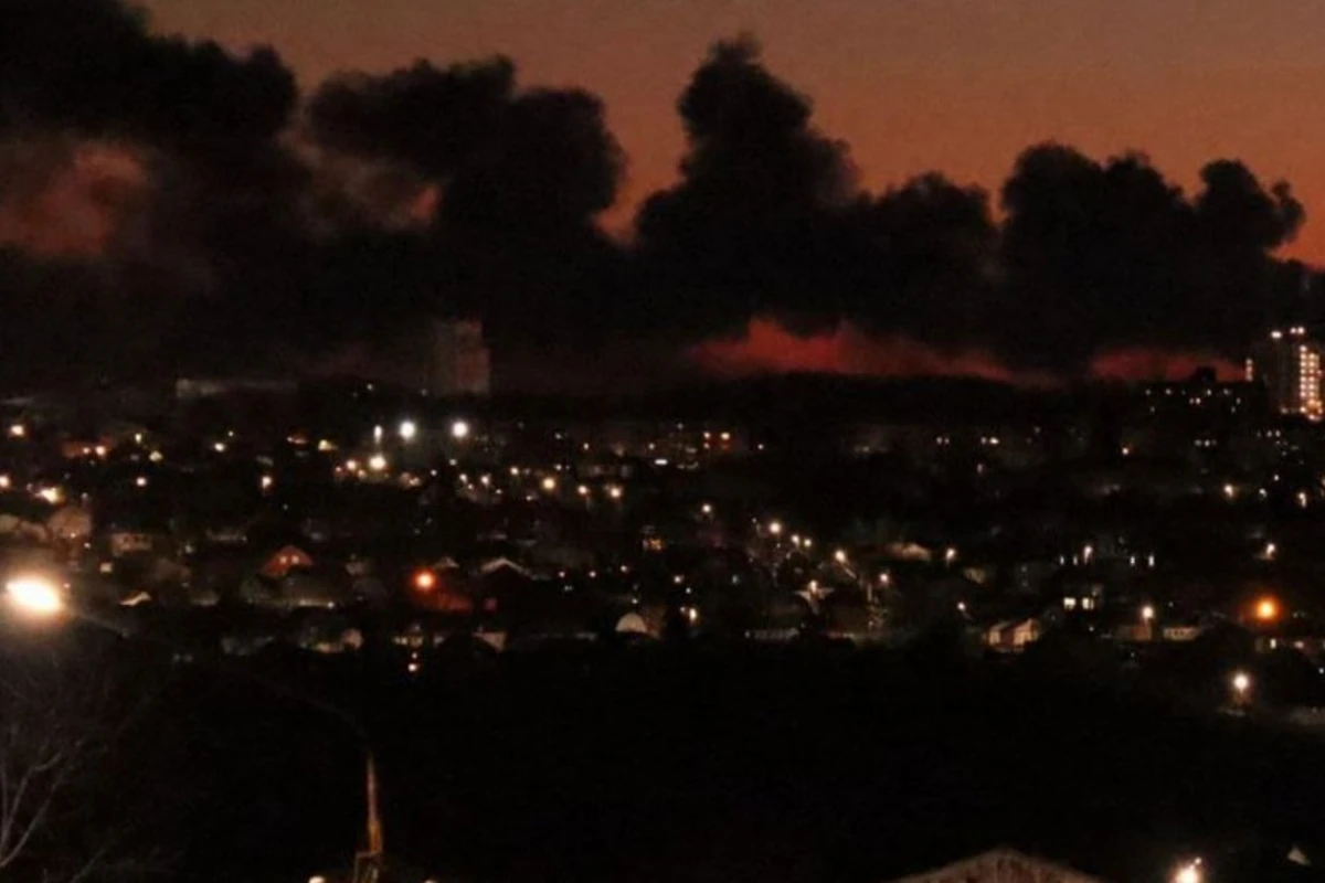 Беспилотник атаковал российский аэродром: вспыхнул пожар - ВИДЕО