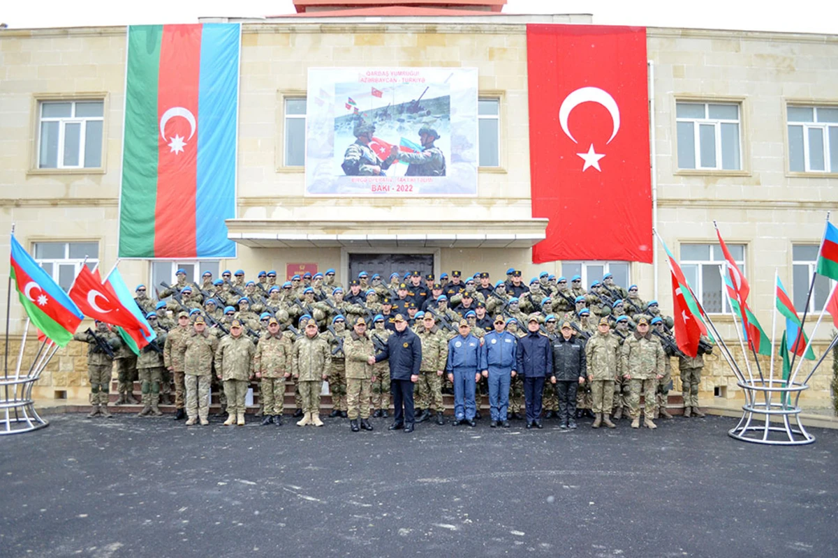 Qardaş yumruğu təliminin şəxsi heyəti təltif olunub - FOTO/VİDEO