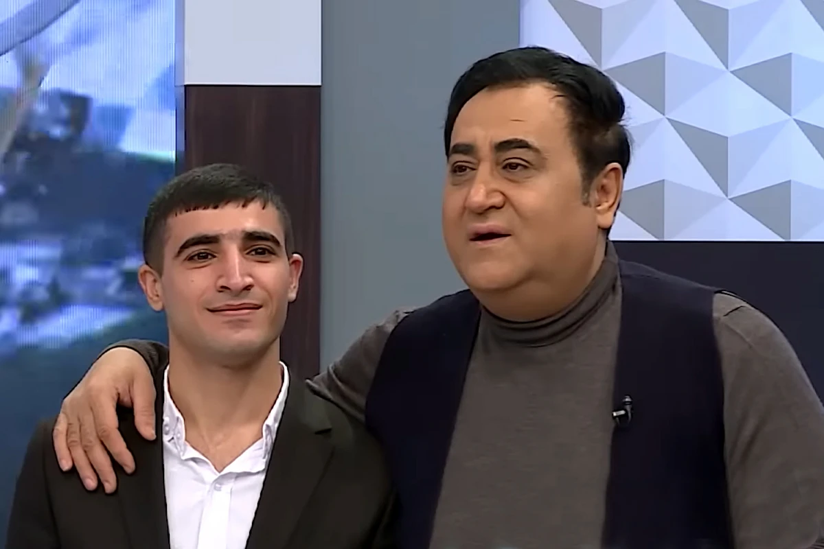 Elgizlə izlədə 23 yaşlı qız gizlin zəng edib oğlana elçi düşdü - VİDEO Elgizlə izlədə 23 yaşlı qız gizlin zəng edib oğlana elçi düşdü - VİDEO