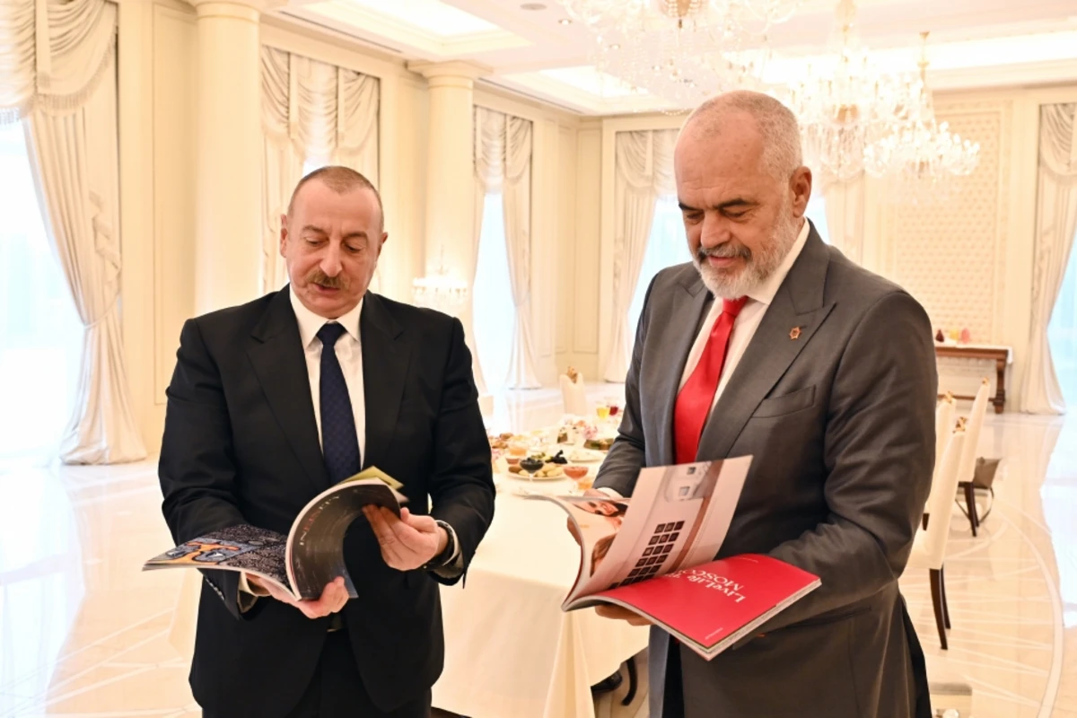 Ильхам Алиев преподнес картину Лейлы Алиевой в дар премьер-министру Албании - ФОТО