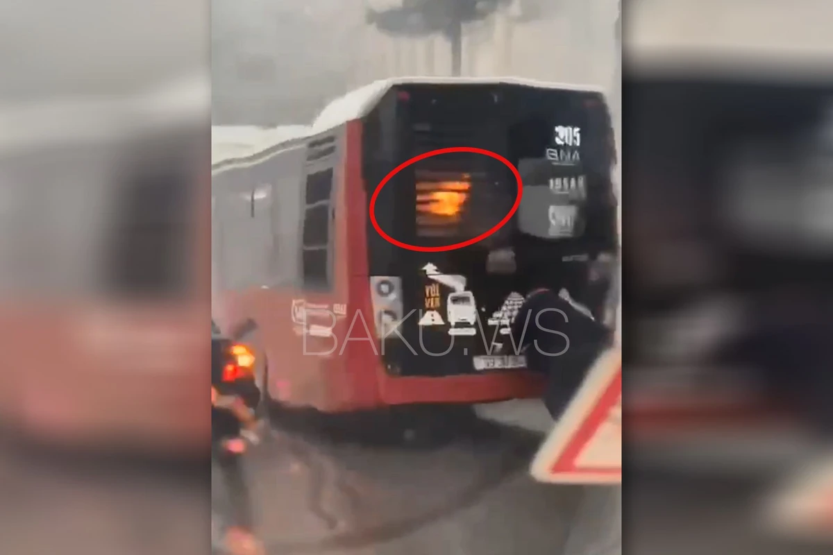 Baku Busın avtobusu yolda alışdı - Yanğının VİDEOSU
