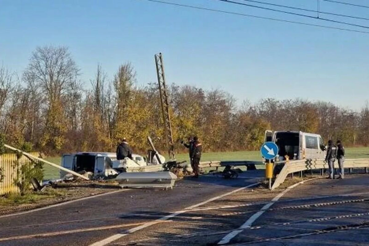 İtaliyada yol polisinin təqibindən qaçan sürücü qəza törədib, ölənlər var