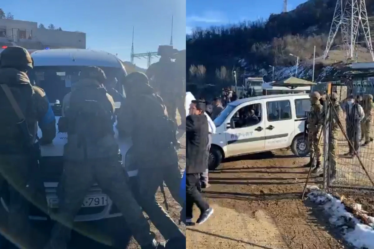 Rusiyalı sülhməramlılar “Report”un avtomobilini əzdilər - VİDEO Rusiyalı sülhməramlılar “Report”un avtomobilini əzdilər - VİDEO