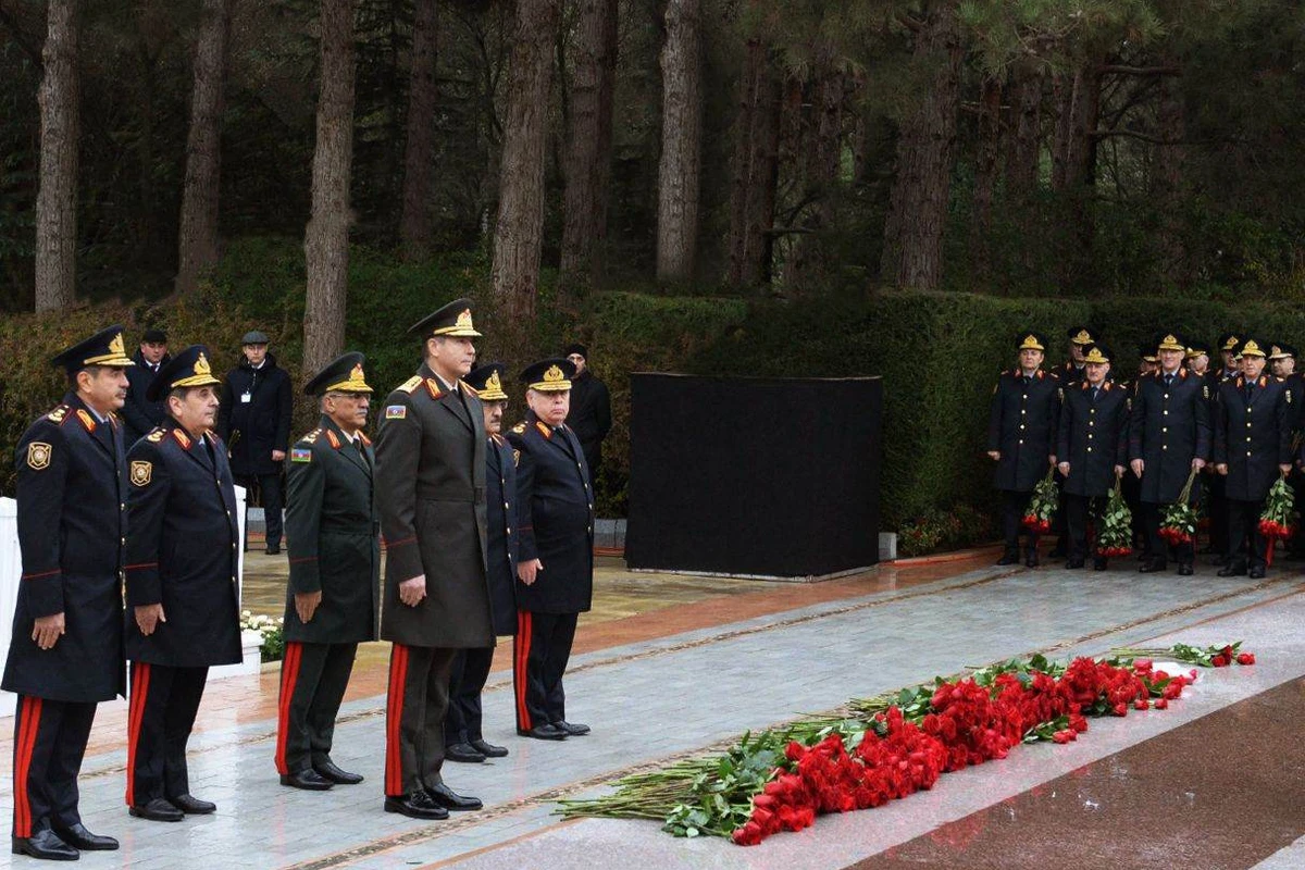 DİN əməkdaşları Fəxri Xiyabanı ziyarət etdi - FOTO