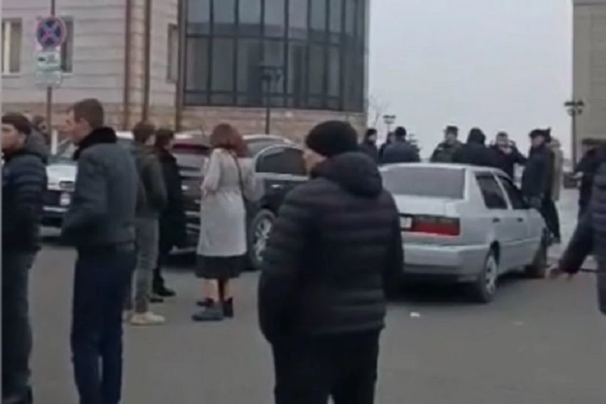 Очередной позор сепаратистов: на площади Ханкенди собралось от силы 50-60 человек - ОБНОВЛЕНО