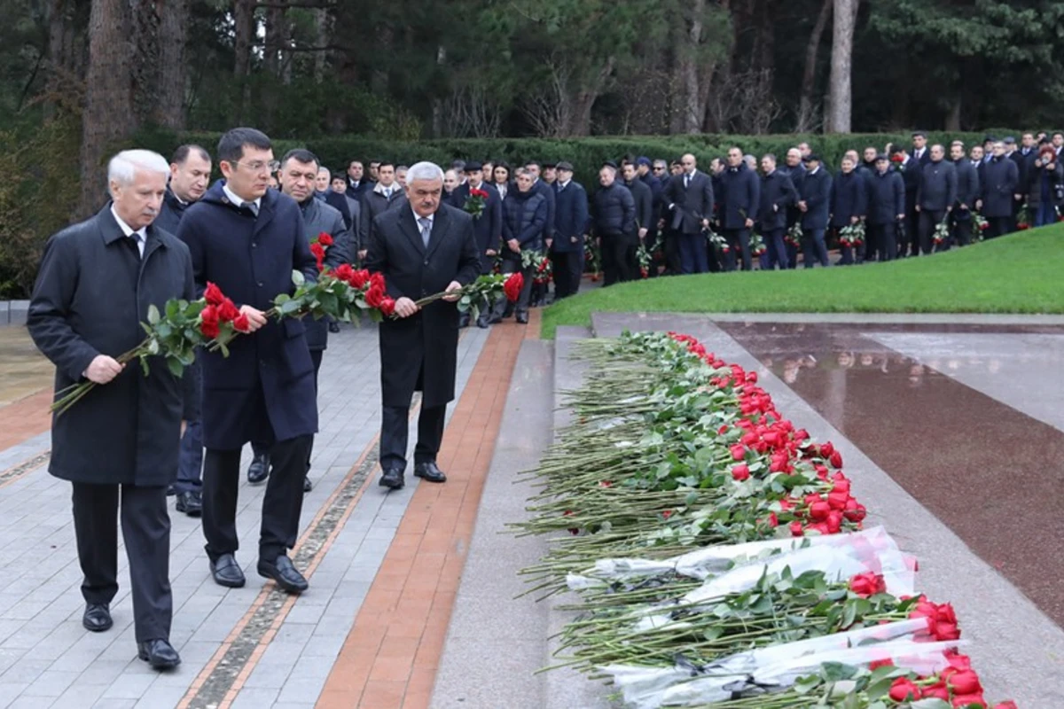 İqtisadiyyat Nazirliyində Heydər Əliyevin anım günü ilə bağlı tədbirlər keçirilib - FOTO