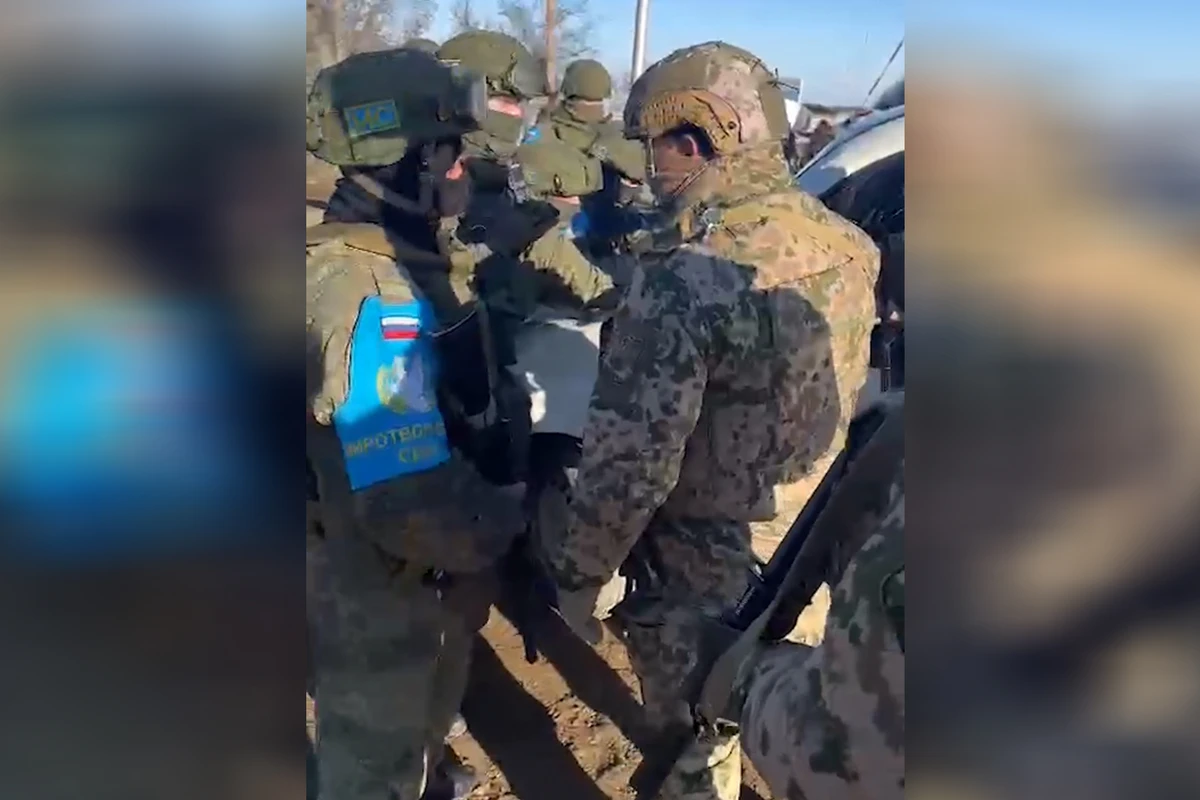 Военнослужащие Внутренних войск пришли на помощь сотрудникам СМИ - ВИДЕО