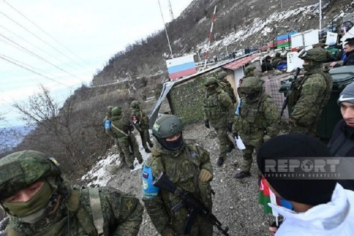 Протест на дороге в Ханкенди: миротворцы РФ привлекли дополнительные силы