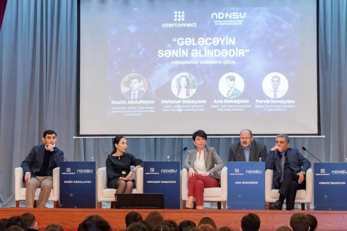 Azerconnect və AzerTelecom şirkətlərinin rəhbərliyi tələbələrlə görüşüb - FOTO
