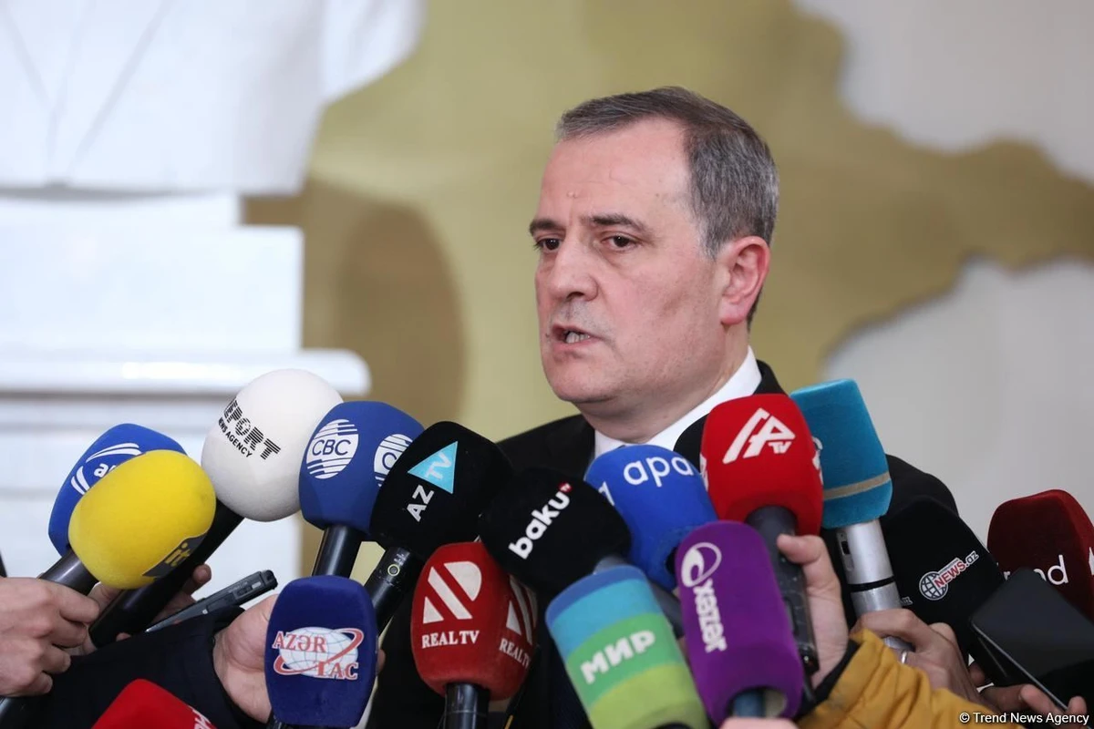 Азербайджан объявил о готовности оказать гуманитарную помощь армянам в Карабахе