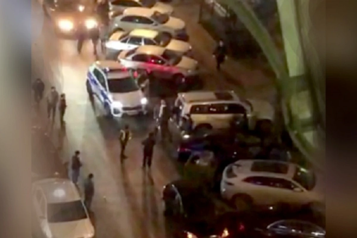Bakıda “pub”da kütləvi dava: Baş rejissor və daha iki nəfər tutuldu - VİDEO