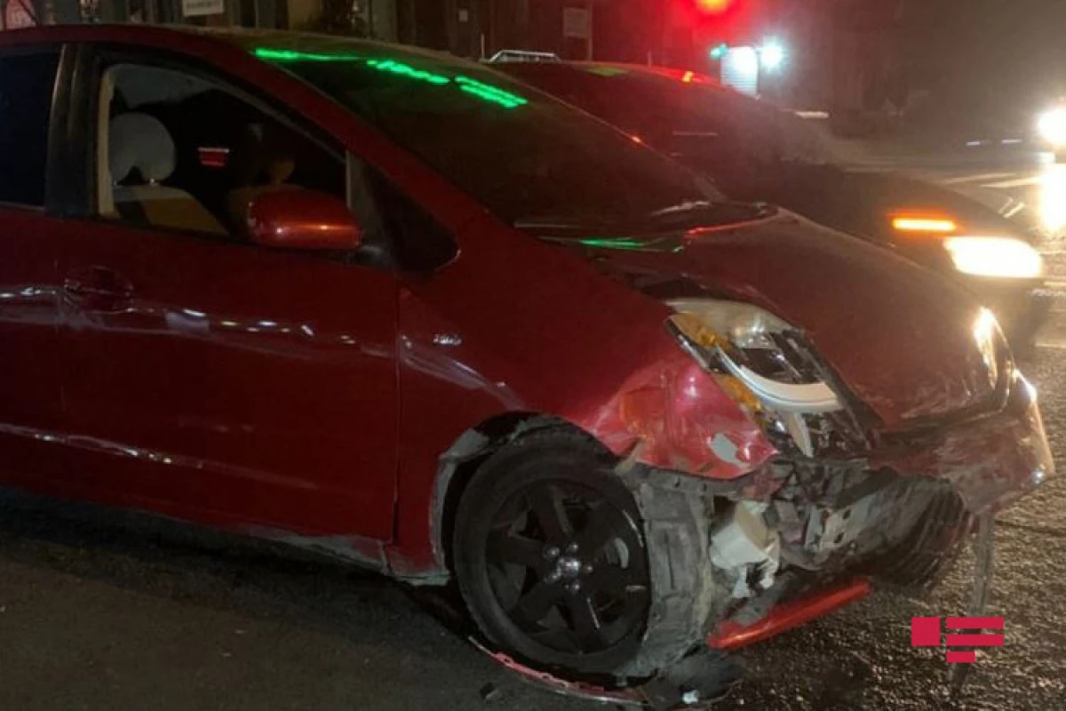 Bakıda 2 Toyota Prius toqquşub - FOTO