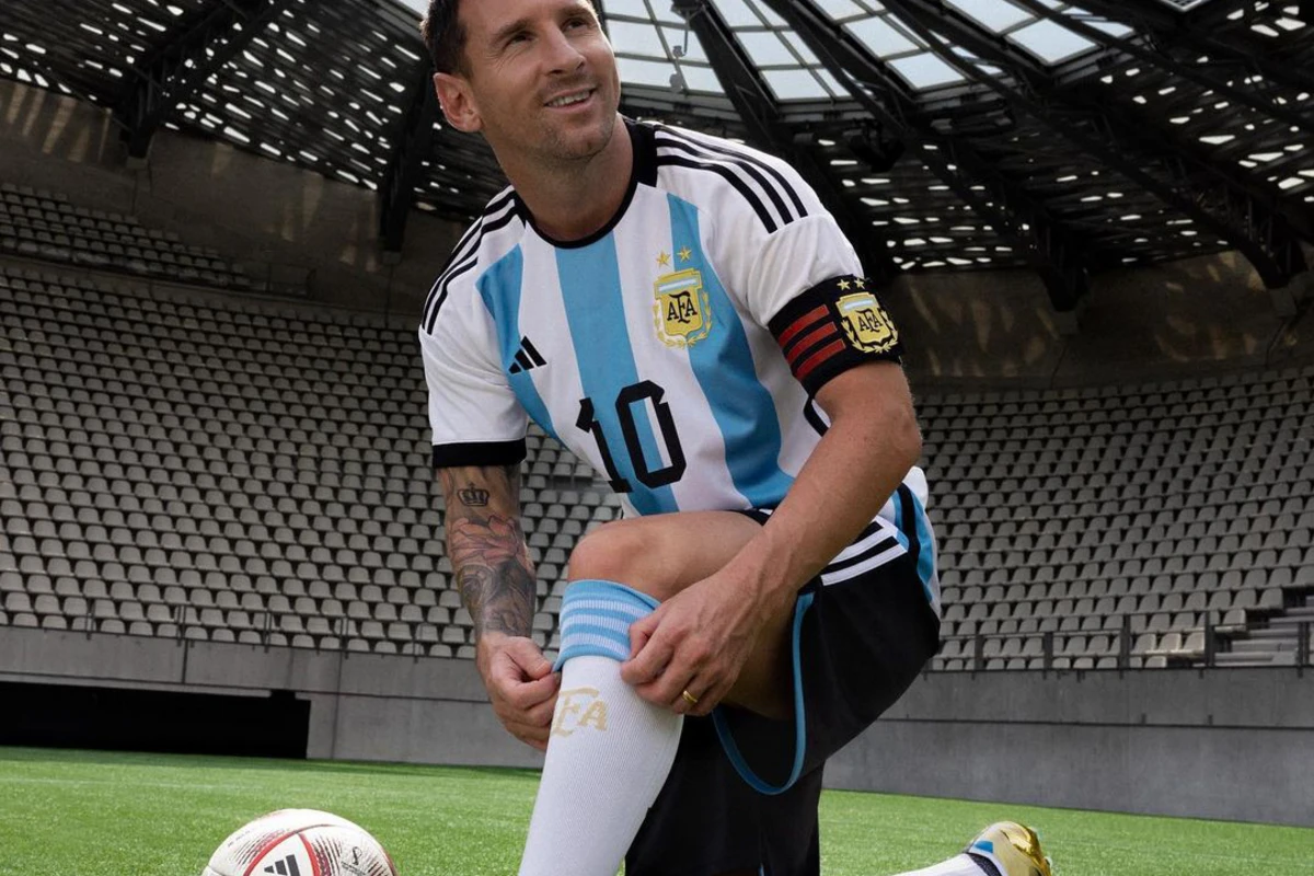 Messi kubokla yatıb, oyanır - FOTO