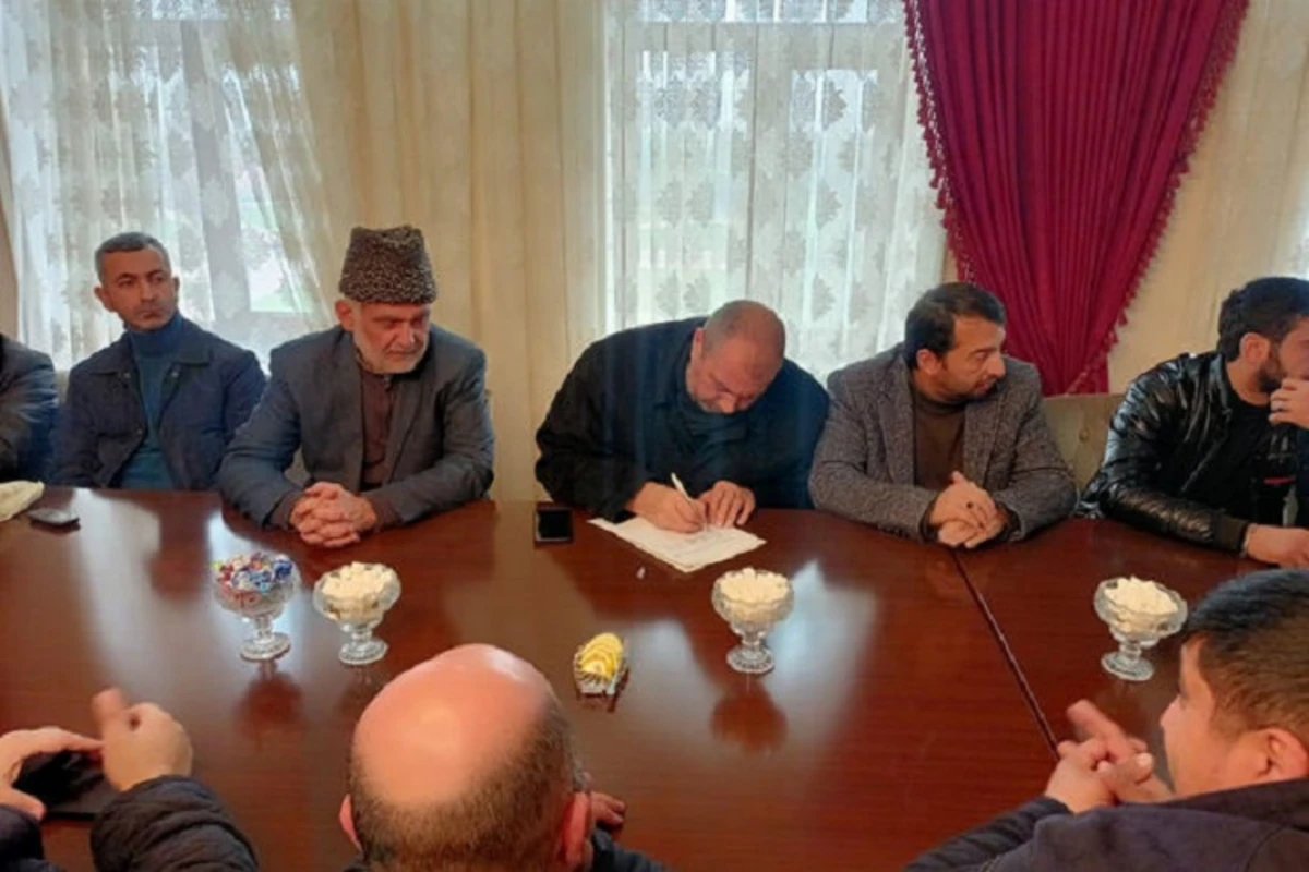 Azərbaycanda daha bir qrup dindar İranın siyasətinə etiraz bəyanatı qəbul edib - FOTO