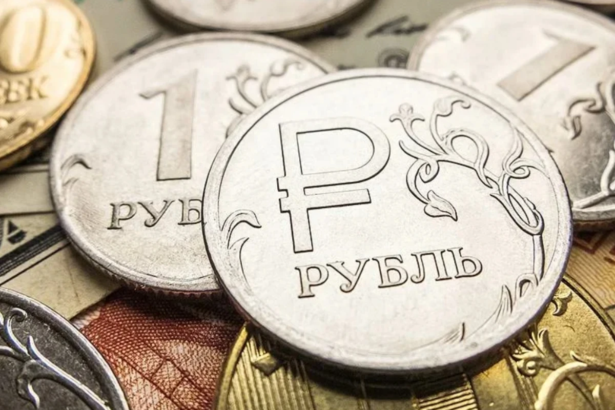 Рубль продолжает стремительно падать