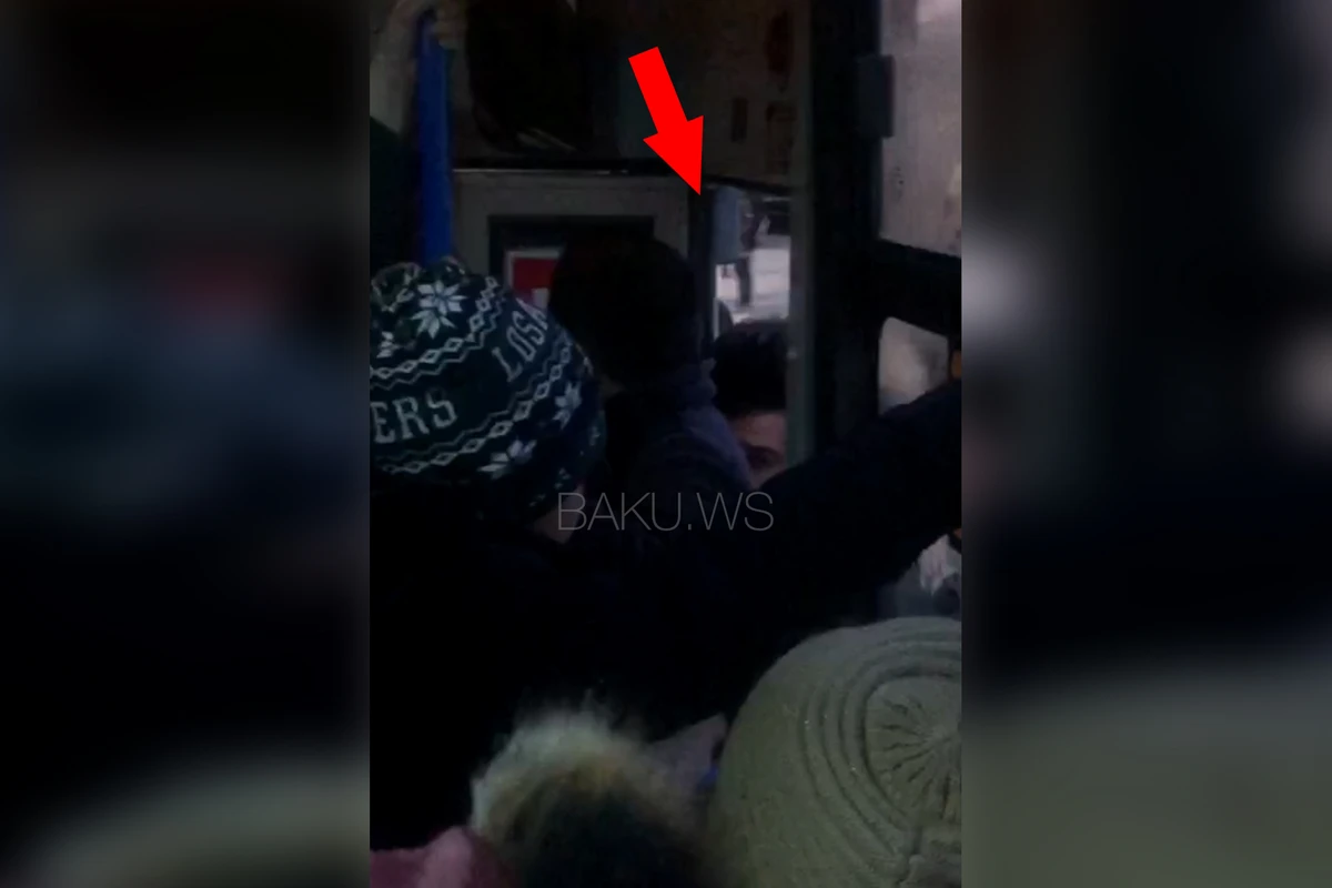 Avtobusda daha bir biabırçılıq, sərnişinlər qapıdan asılı qaldılar - DYP-dən açıqlama - VİDEO - YENİLƏNİB
