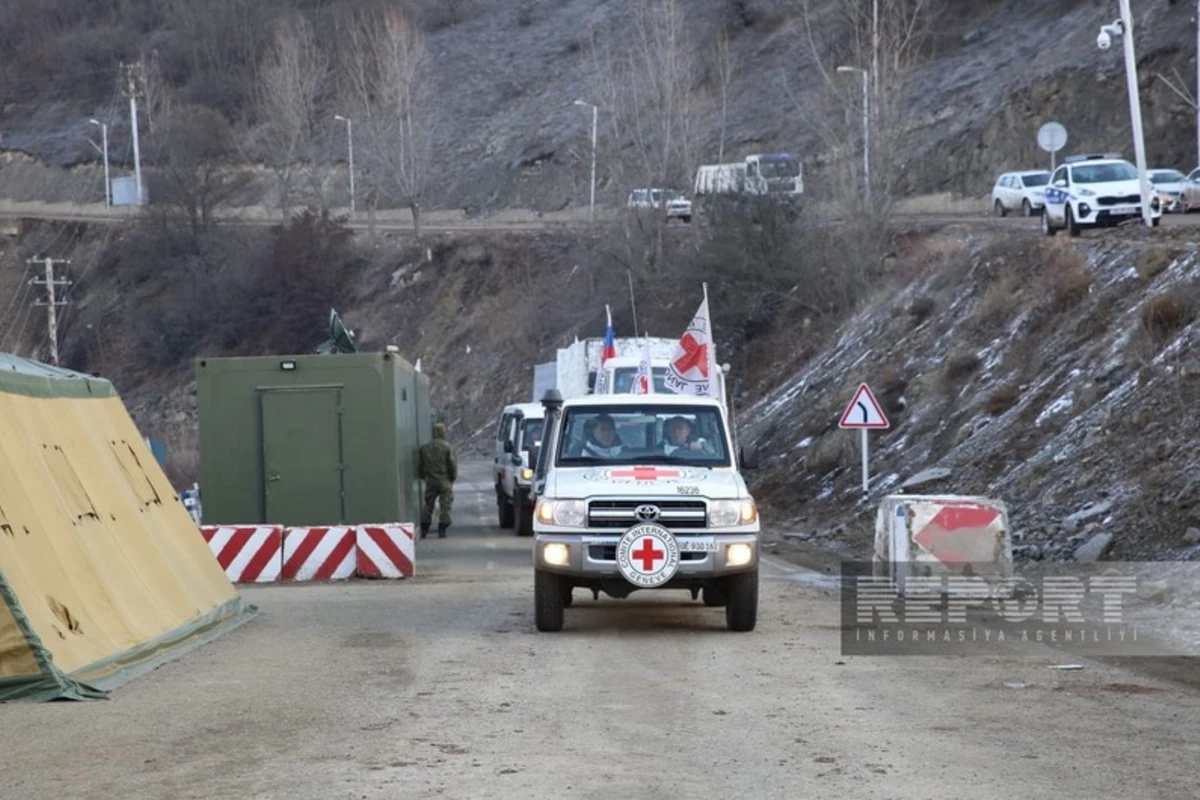 Еще три автомобиля МККК беспрепятственно проехали из Ханкенди в направлении Лачына - ФОТО