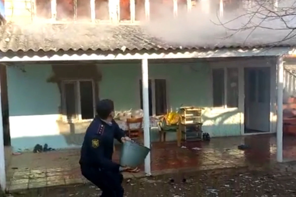 Polis əməkdaşları yanğının qarşısını alıblar - FOTO/VİDEO