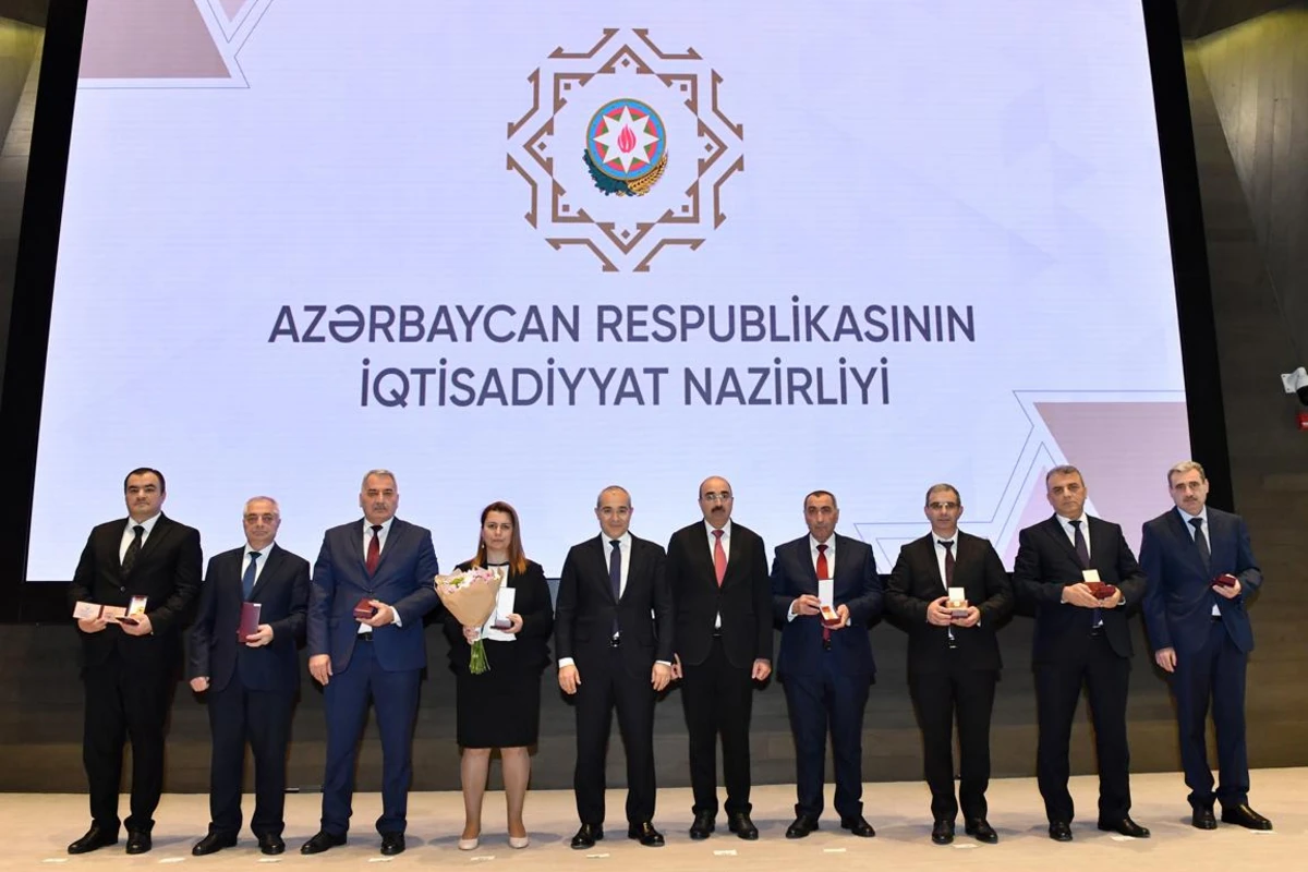 İqtisadiyyat Nazirliyinin təltif olunmuş əməkdaşlarına orden və medallar təqdim edilib - FOTO