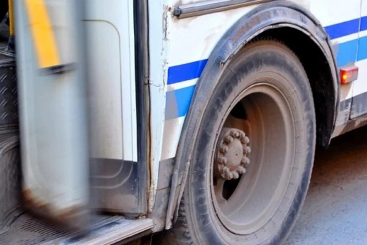 Bakıda sərnişin avtobusu qəzaya düşüb Bakıda sərnişin avtobusu qəzaya düşüb