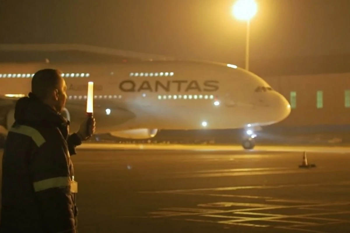 Sinqapur-London reysinin sərnişinləri üçün Bakıya daha bir Airbus 380 təyyarəsi gəlib - VİDEO