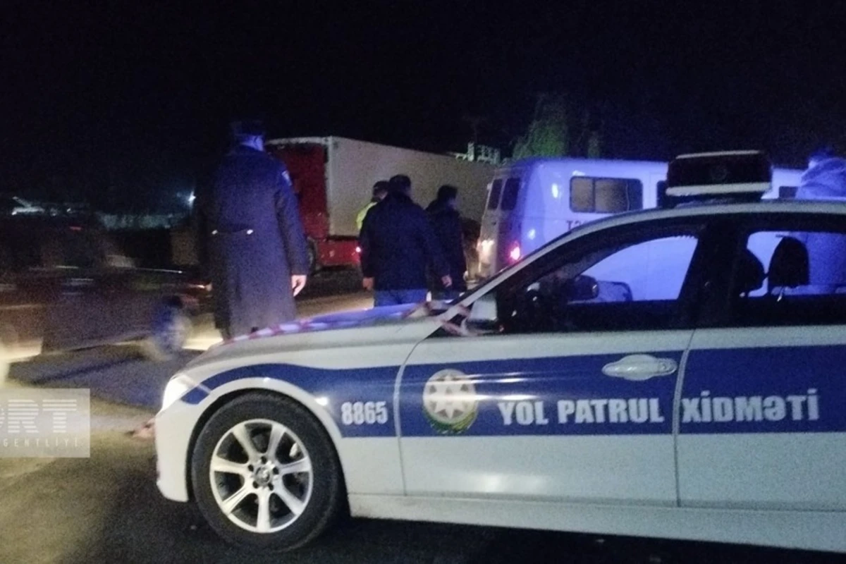 Azərbaycanda avtomobil piyadanı vuraraq öldürüb - FOTO