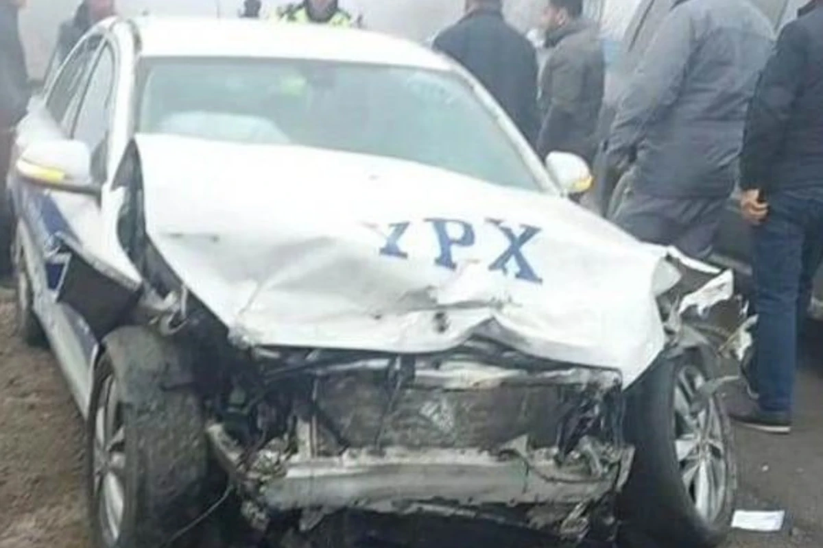 Polis maşını ilə “Mercedes” toqquşdu: Yaralılar var - FOTO/VİDEO