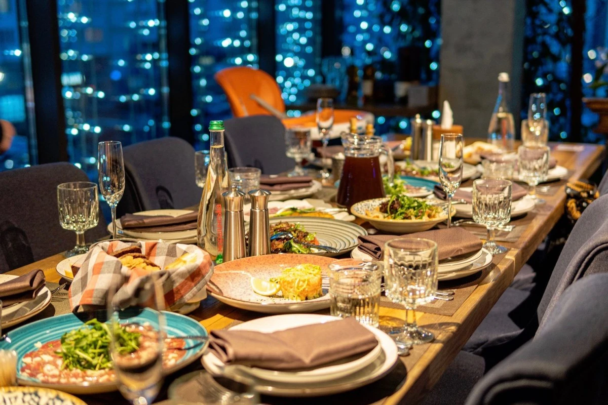 Yeni il üçün kafe-restoran səfası neçəyə başa gələcək? - “Səhnəyə yaxın masada qiymət 500 manatdır”