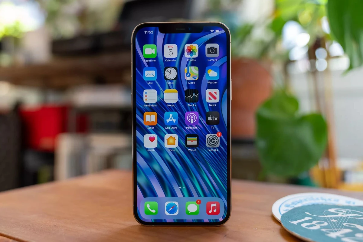 iPhone 12 Pro остался невредимым после падения с 26-го этажа - ФОТО