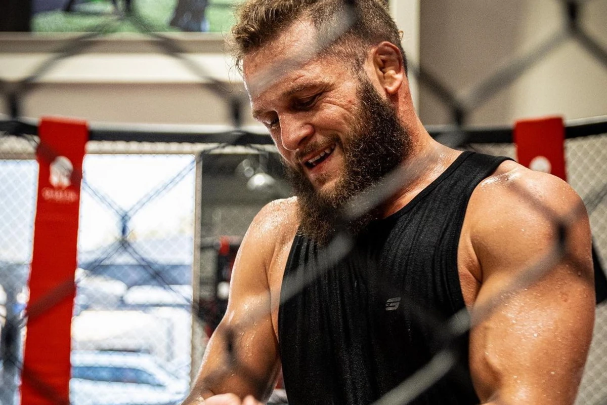 Rafael Fiziyev UFC-nin ən yaxşıları SİYAHISINDA - VİDEO