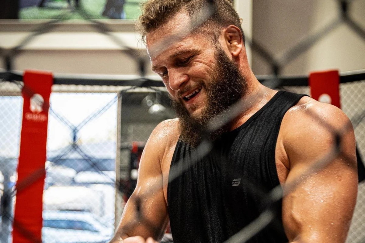 Рафаэль Физиев в списке лучших UFC - ВИДЕО